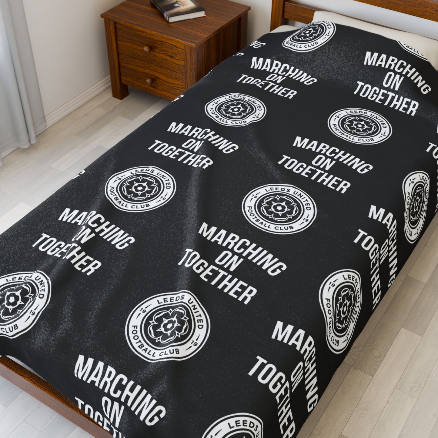 LUFC “Marching On Together”  Velveteen Plush Blanket: Iconic  Leeds United Design