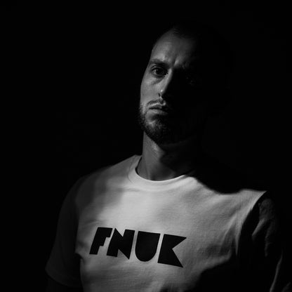 男士黑白 FNUK 徽标 T 恤